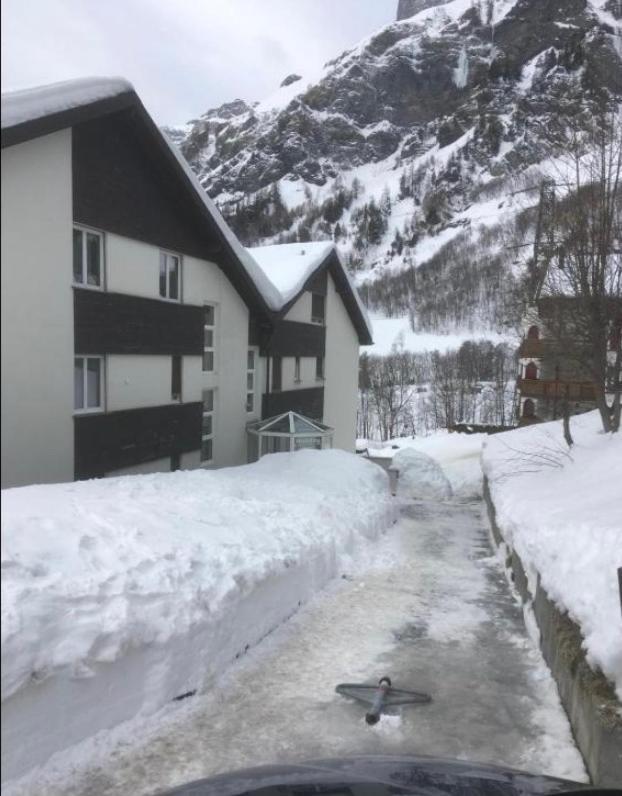 Holiday 88 Leukerbad Exterior foto